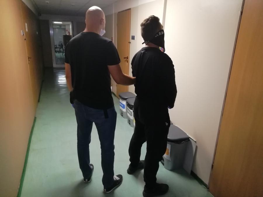 19-latek ośmiokrotnie postrzelił rowerzystę z wiatrówki
