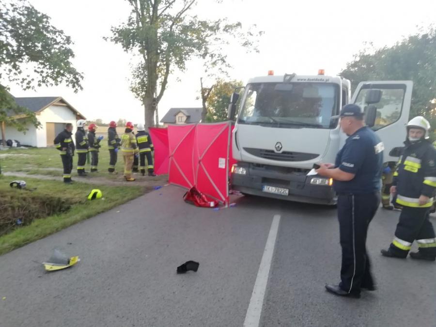 23-letni motocyklista zginął w wypadku w Gorzędowie. Uderzył w ciężarówkę