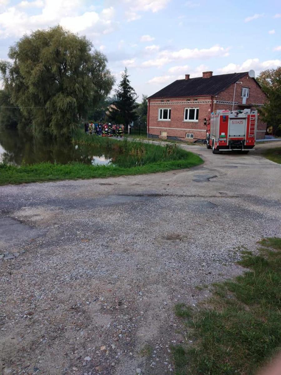 48-latek topił się w stawie w Kobielach Wielkich. Uratowali go świadkowie