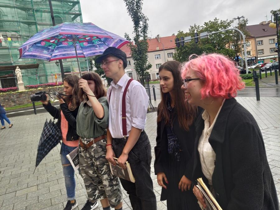 Młodzież z Ekonomika sprzedawała komiks o II wojnie światowej