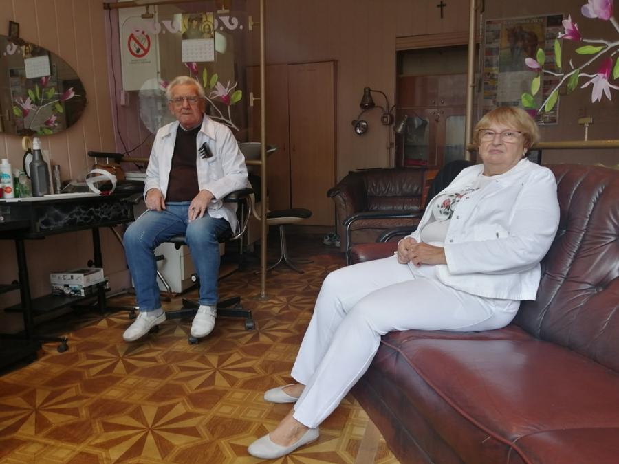 On czesał do ślubu ją, ona jego. Włodzimierz Nowicki, fryzjer od 65 lat