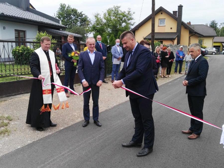 Rząd zwalnia a samorządy? W urzędach zwolnień nie będzie. Na razie
