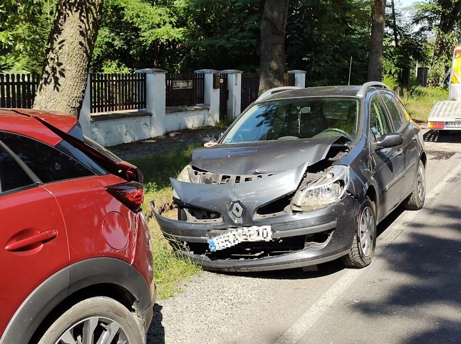 Wypadek w Bloku Dobryszyce: kierowca renault próbował wyprzedzać