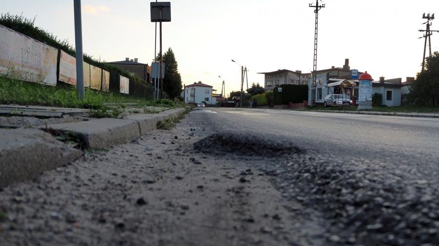 Starostwo: równa nawierzchnia, chodniki to marzenie wielu mieszkańców