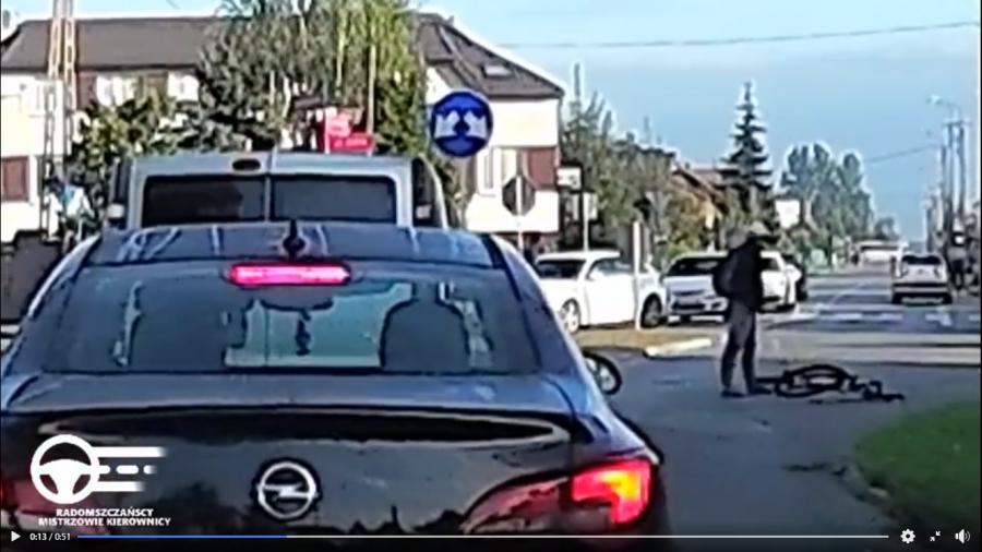 [WIDEO] Rowerzysta potrącony na skrzyżowaniu Krasickiego i Sucharskiego