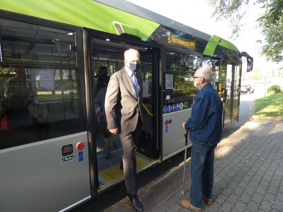 Dzień bez samochodu. Prezydent Ferenc przyjechał do urzędu autobusem