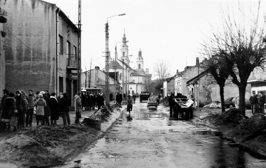 [Historia Gazetą pisana] Rozkopali grób, obcięli 65 cm welonu, złoto zostawili