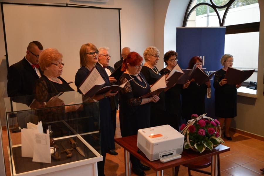 Seniorzy z UTW SAN rozpoczęli nowy rok akademicki. Od  wykładu o szczęściu
