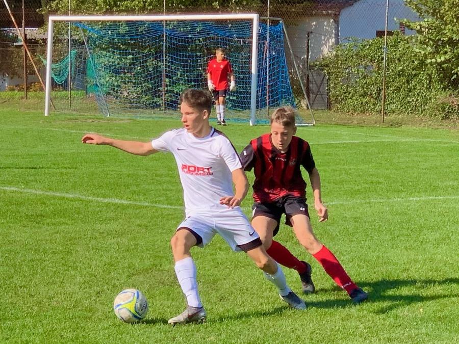 Sześć bramek strzelili piłkarze Sportingu rówieśnikom z Wielunia. Na ich boisku