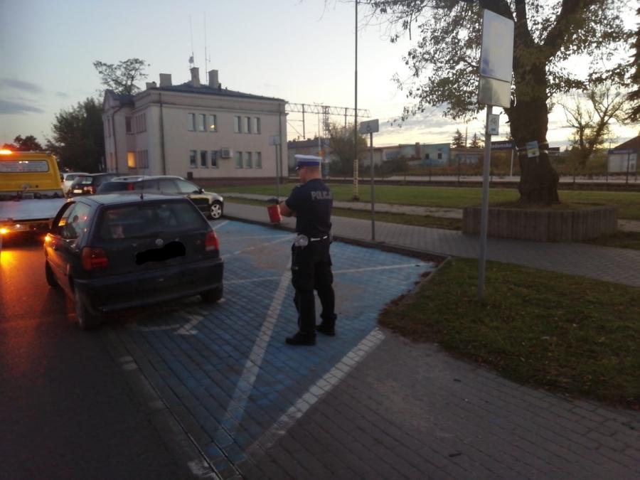 Pijany 58-latek spowodował kolizję i uciekł. Zatrzymał go policjant po służbie