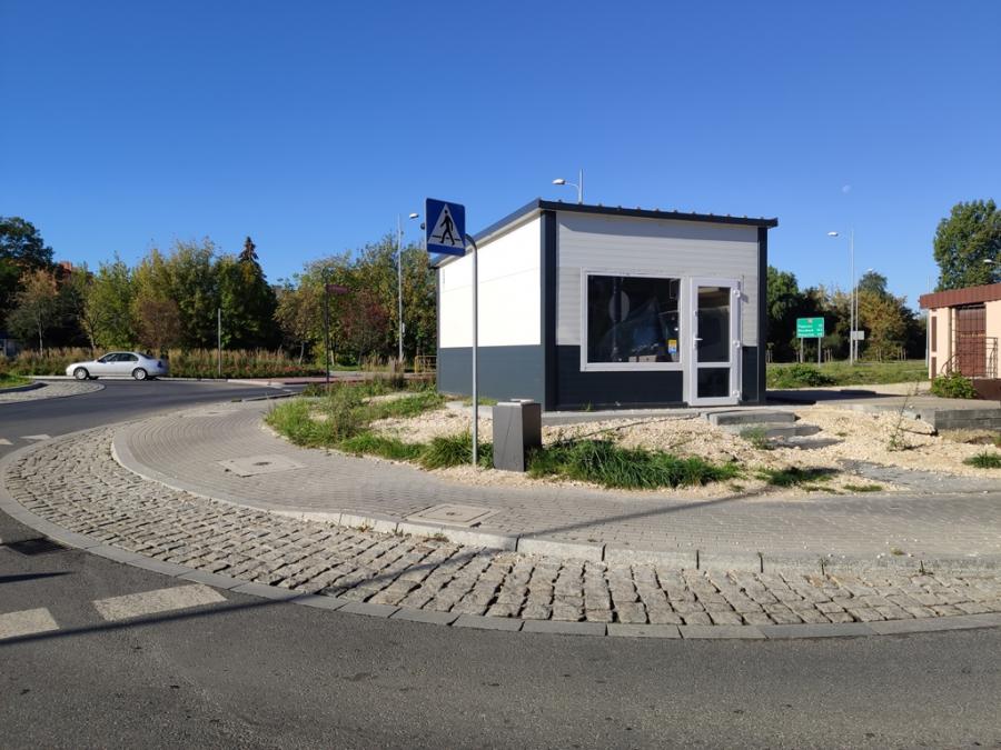 Czy budka przy rondzie przy MDK powstała zgodnie z przepisami? „Ta saga potrwa