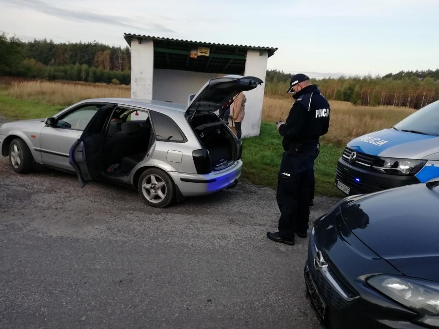 23-latek bez prawa jazdy jechał mazdą bez ważnych badań technicznych