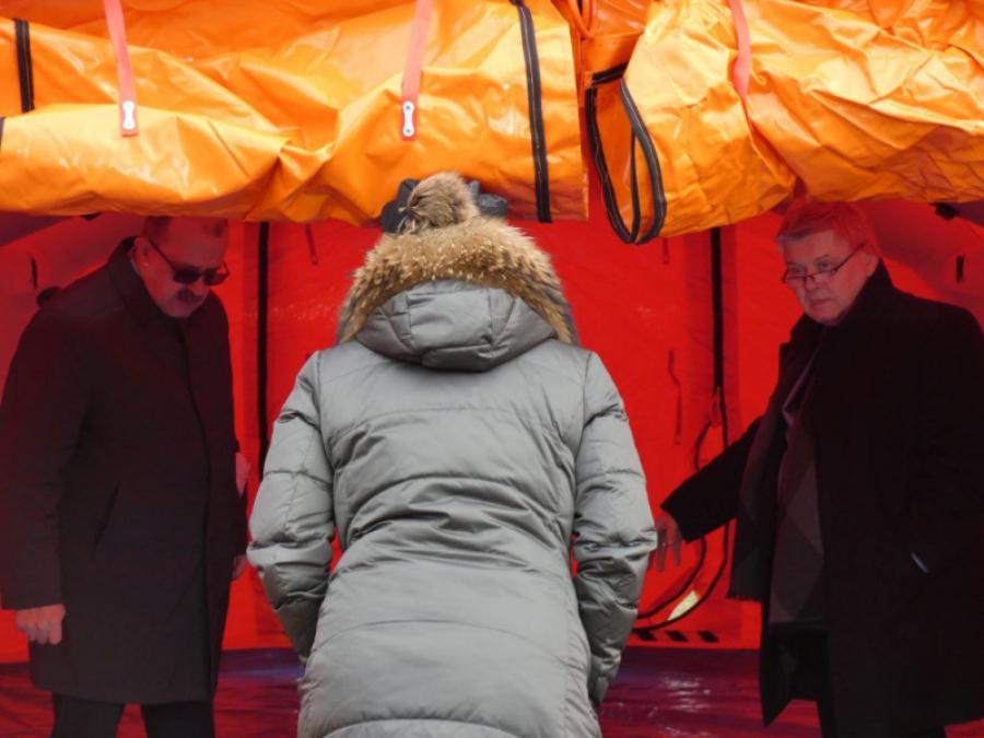 Najwięcej zakażonych koronawirusem to kobiety w średnim wieku