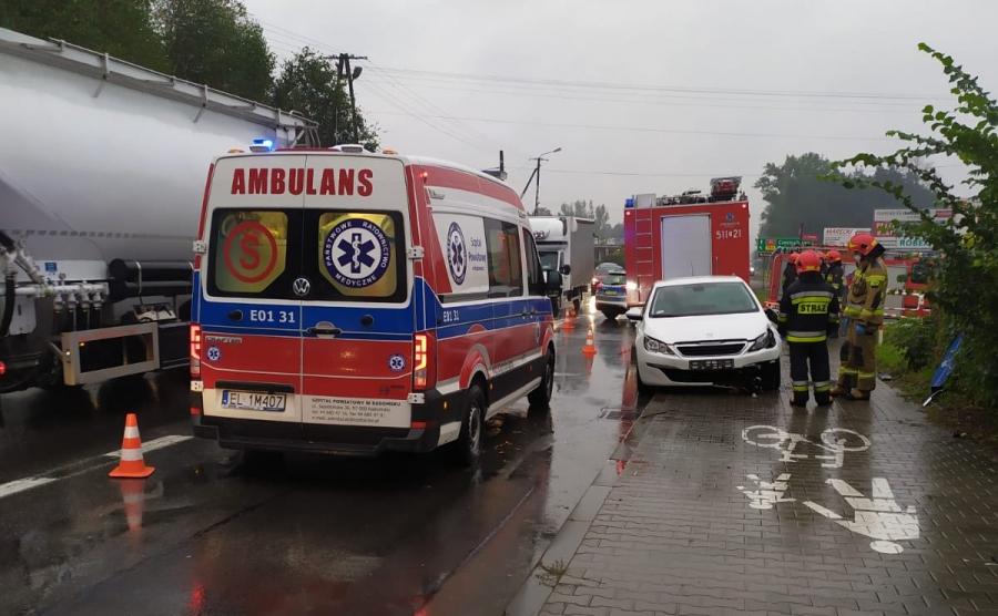Kierowca scanii najechał na tył peugeota. Nie zdążył wyhamować