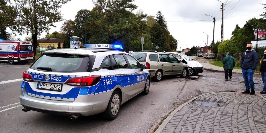Zderzyły się samochody. Kolizja na ul. ks. Kościowa, możliwe utrudnienia