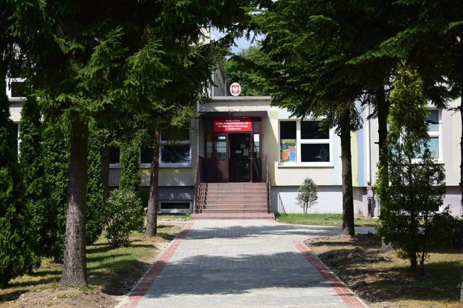Koronawirus: sześć przypadków w Jedynce. Jutro szkoła ma dzień dyrektorski