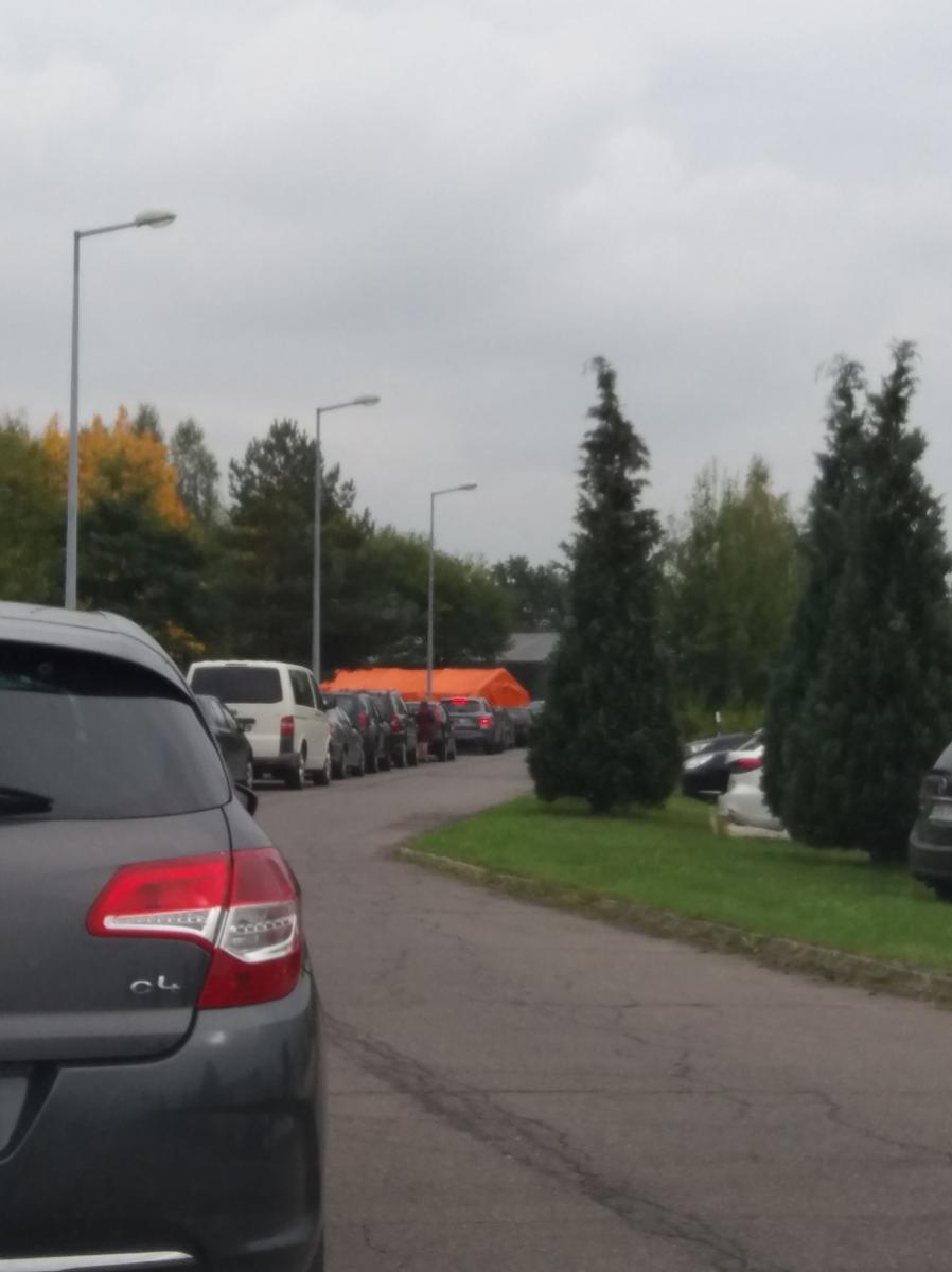 Trzeba się zapisywać na pobranie wymazów w punkcie drive thru