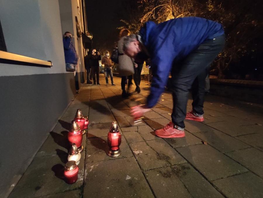 Znak gniewu: dzisiejszy protest był cichy i spokojny. Uczestnicy zapalili znicze