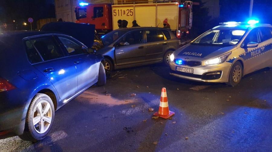 Zderzenie na skrzyżowaniu Kościuszki z Narutowicza. 22-latek skręcał w lewo