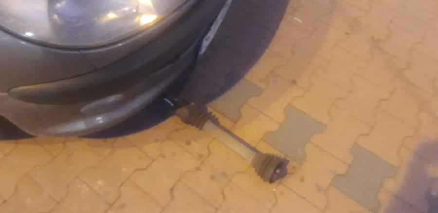 25-latek wjechał w mercedesa. Do kolizji doszło na parkingu. Zapłaci mandat