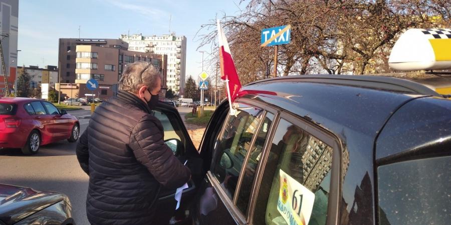 Taksówkarze: nie będziemy już milczeć. Nasze dochody spadły o 90 procent