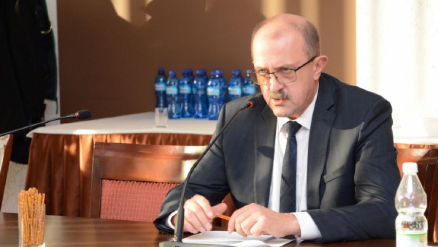 Dyrekcja szpitala: pracownik pomagał transportować osobę do gabinetu lekarza