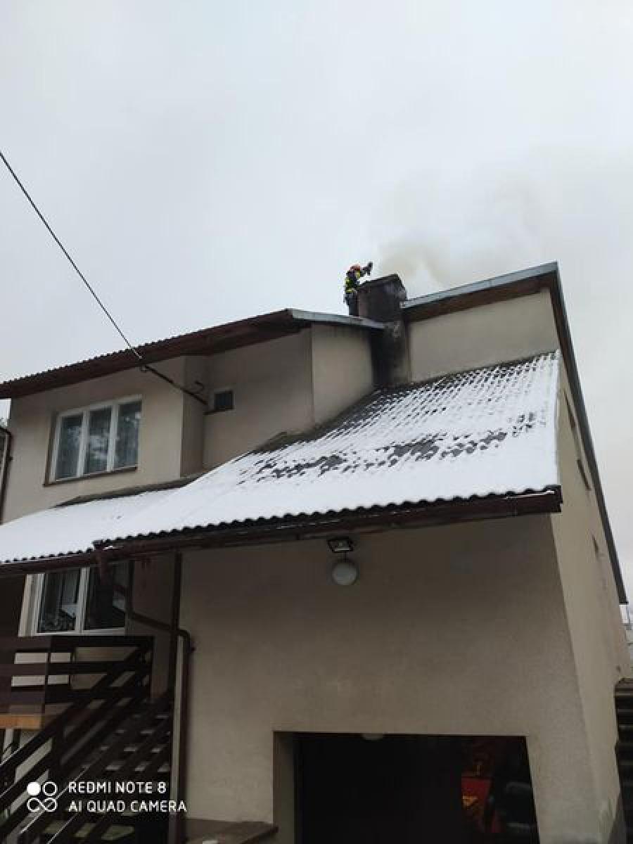 Pożar sadzy w kominie w Bloku Dobryszyce w niedzielny poranek