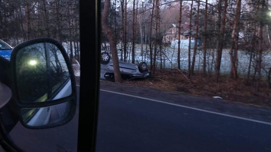 Wypadek w miejscowości Kolonia-Borowiecko. Trzy osoby ranne