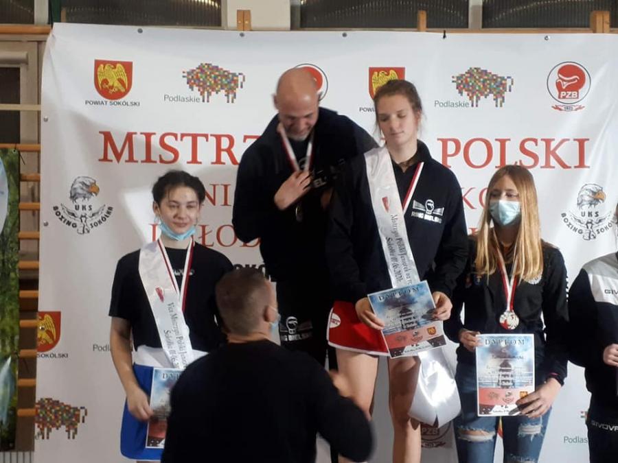 Złoto i srebro dla zawodniczek klubu Nokaut Boks Radomsko. I tytuł mistrzyni