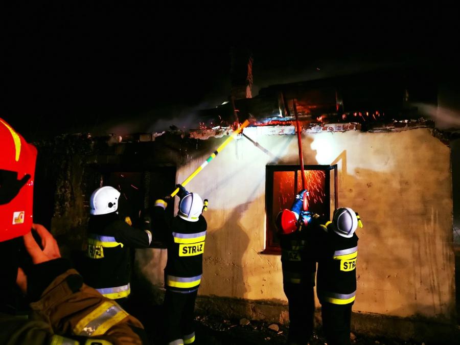 Pożar domu w miejscowości Podjezioro. Na szczęście w środku nikogo nie było