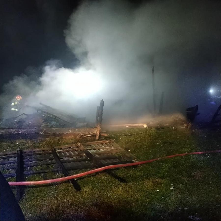 W nocy strażacy ugasili pożar drewnianej stodoły w Niedośpielinie