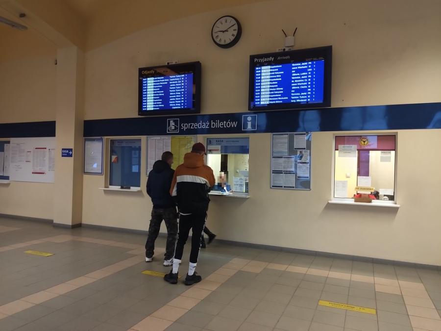 [Czytelnicy piszą] Kup pan bilet w pociągu. U konduktora nie ma miejsc? To pan wysiadaj