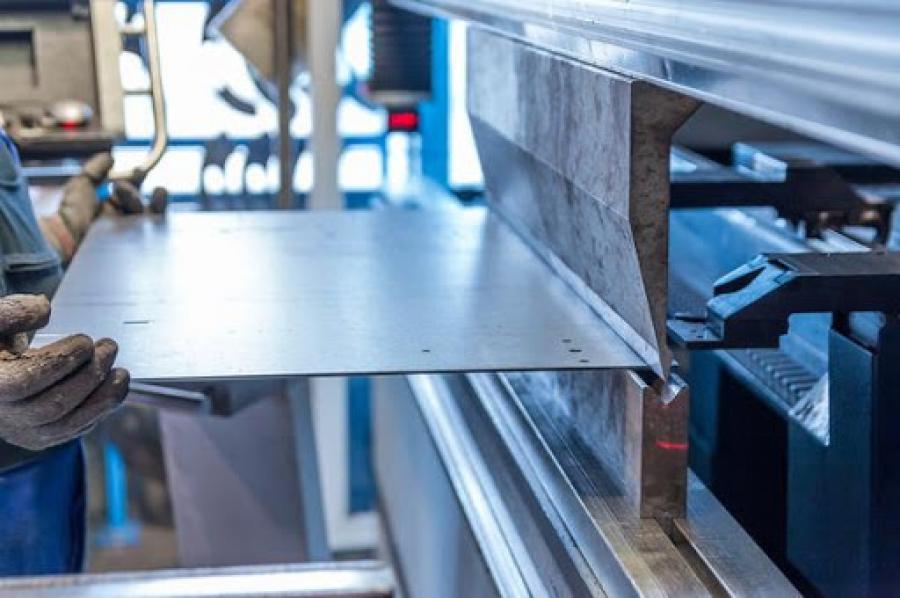 Dlaczego gięcie blach jest jednym z ważniejszych procesów produkcyjnych