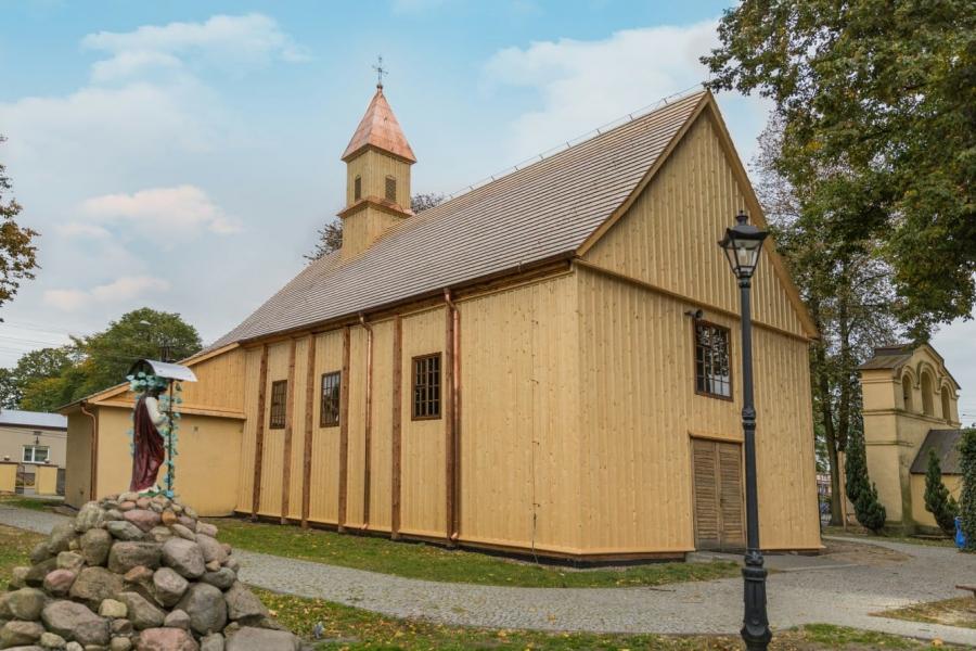 Drewniany kościół w Rzejowicach powstał na początku XVIII wieku