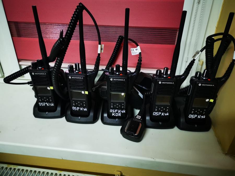 Strażacy z Kamieńska bogatsi w nowy sprzęt. Właśnie kupili nowe radiotelefony