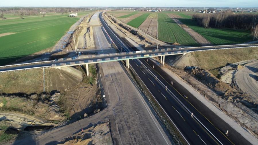 Uwaga! Korek na autostradzie A1 za Kamieńskiem. Lepiej wybrać objazd