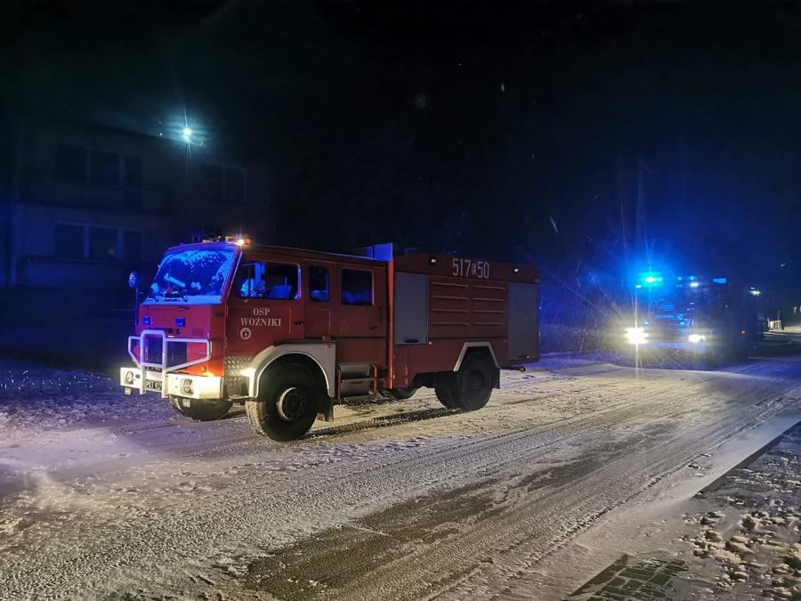 W niedzielę doszło do pożaru w Woźnikach. Zapaliły się sadze w kominie