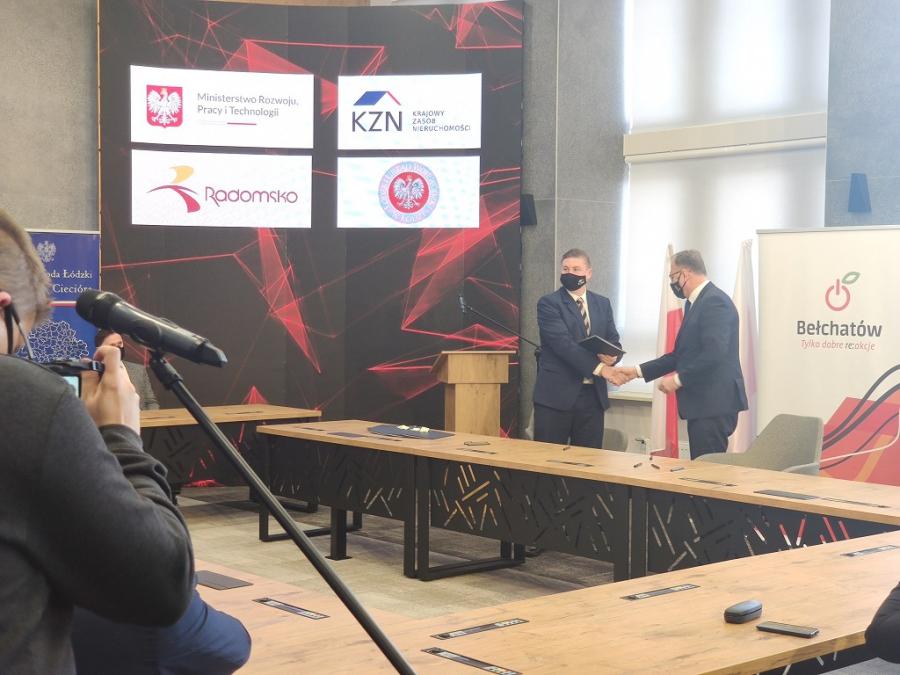Mieszkania z tanim kredytem i za rządowe pieniądze na działce od KZN. W Radomsku też