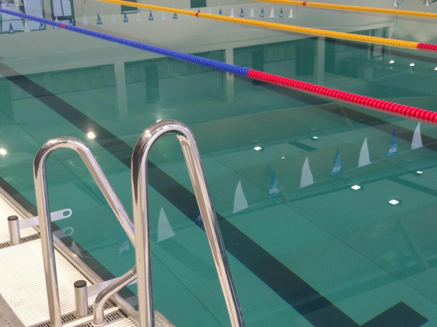 Nowy basen poza zasięgiem. Szkółki pływackie: Tam nie da się uczyć dzieci pływania!