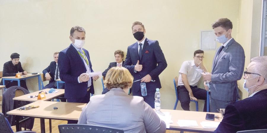 Pech maturalny: Ten rocznik maturzystów ma od trzech lat pod górkę