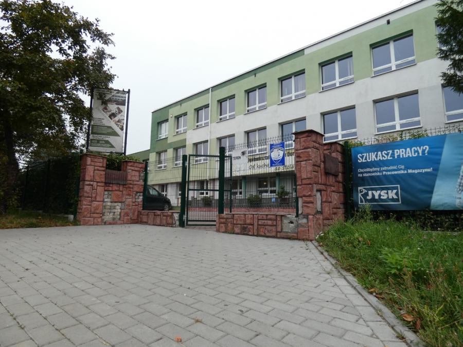 Szkoły pod cudzą lupą: Przyszli, przyjrzeli się i znaleźli tysiące oszczędności