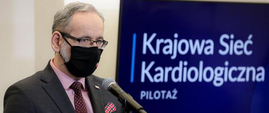 Przed trzecią falą koronawirusa. Teraz musisz mieć maseczkę, szalik jej nie zastąpi
