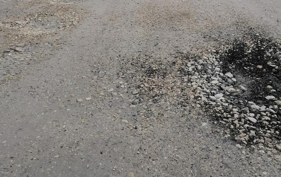 Dziury, wszędzie dziury... Czytelnicy przysyłają zdjęcia dróg. Tym razem Dobryszyce