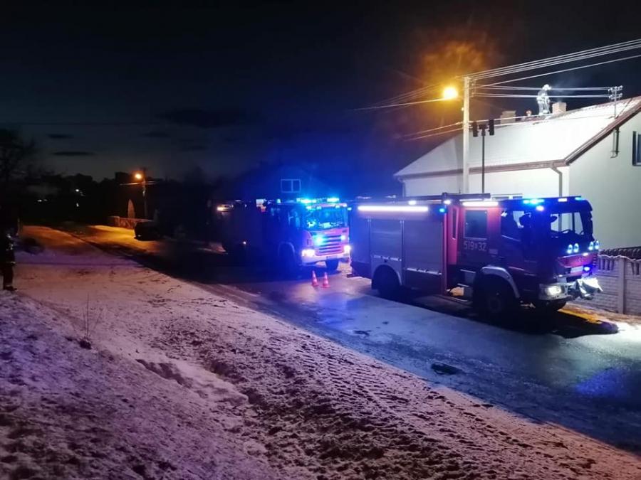 Pożar sadzy w kominie, tym razem w Wielgomłynach. Nikt nie ucierpiał [FILM]
