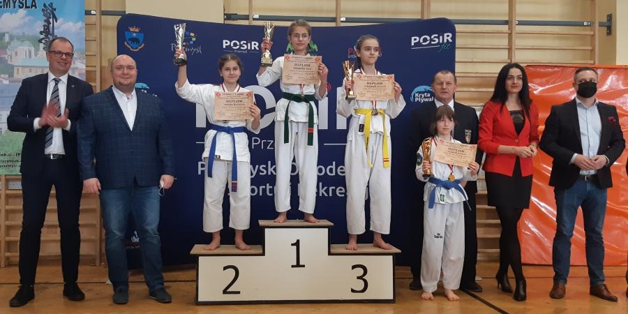 Karatecy z Randori przywieźli cztery puchary z zawodów w Przemyślu