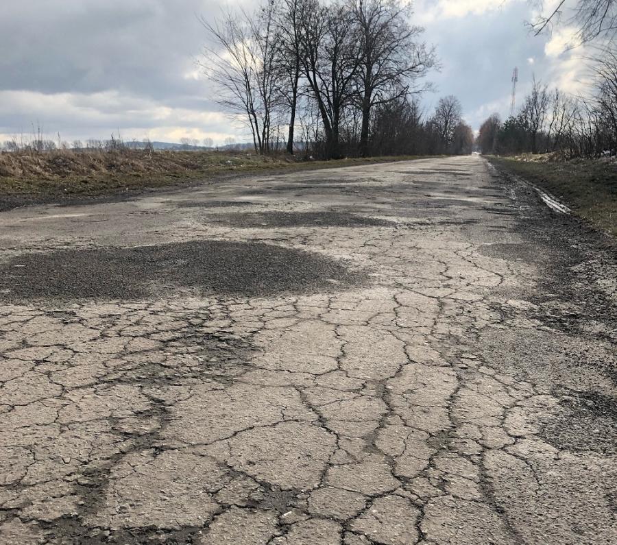 Pan Andrzej: droga z Rzejowic do Borek przypomina kartkę z masą kleksów