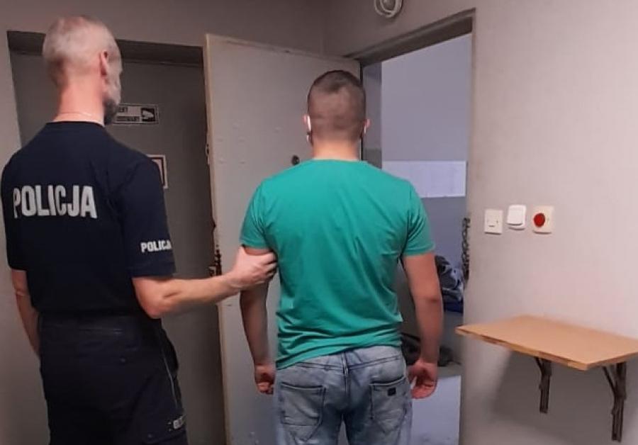 Odbił mu dziewczynę, więc namówił kolegów, żeby zniszczyć auto konkurenta