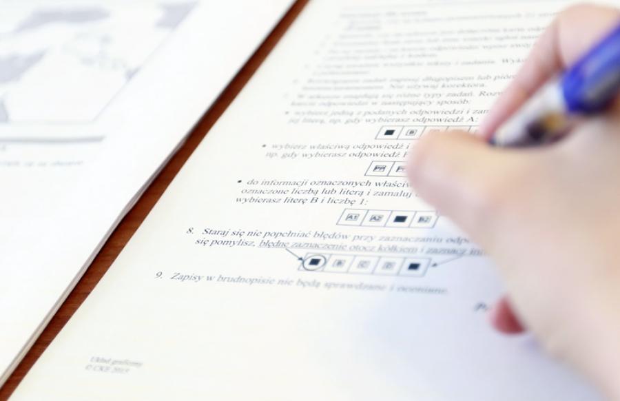 Egzamin próbny ósmoklasisty - dzisiaj uczniowie przystąpili do testu z języka polskiego