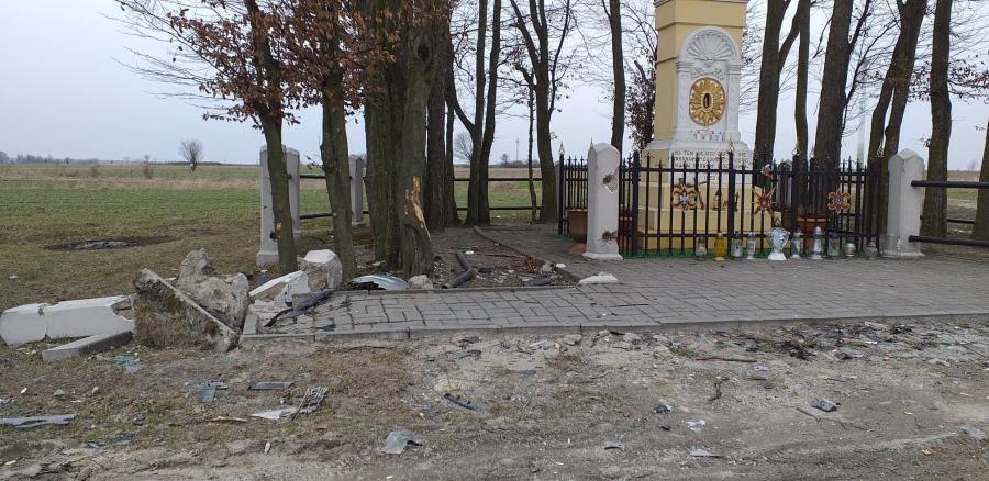 [Dzienniczek pani Dany] Rozwalona kapliczka, czyli wszyscy czekają na cud