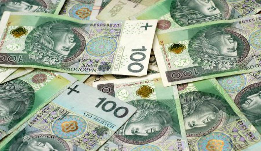 Urzędnicy starostwa i urzędu miasta dostaną podwyżki. Średnio po 200 zł brutto